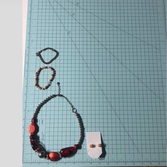 Red Beaded Necklace Bracelets Stud Earrings Jewelry Set - Picture 5 of 5